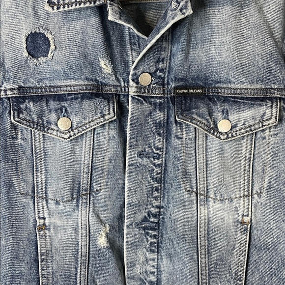 Calvin Klein Like New Men's Denim Jacket Acid Wash Patched Distressed Size Small - Picture 6 of 14